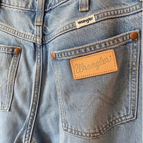 Wrangler World Wide Medium Wash Wide-leg Denim Jeans Size 24 - Picture 3 of 8